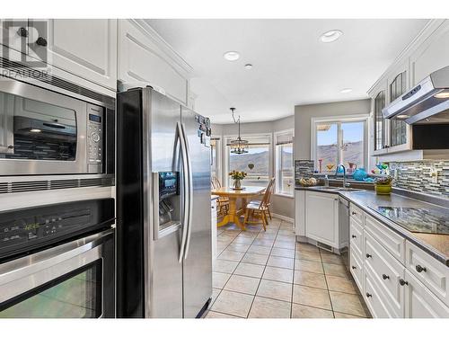 5227 Trepanier Bench Road, Peachland, BC - Indoor Photo Showing Kitchen