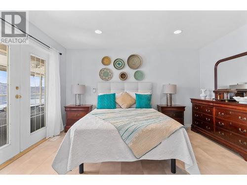 5227 Trepanier Bench Road, Peachland, BC - Indoor Photo Showing Bedroom