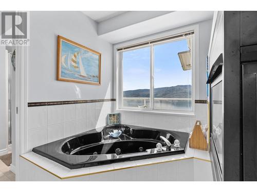 5227 Trepanier Bench Road, Peachland, BC - Indoor Photo Showing Kitchen With Double Sink