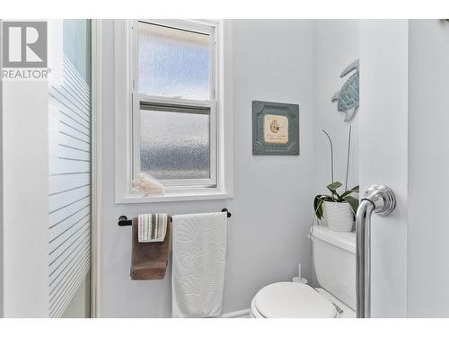 5227 Trepanier Bench Road, Peachland, BC - Indoor Photo Showing Bathroom