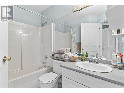 5227 Trepanier Bench Road, Peachland, BC - Indoor Photo Showing Bathroom