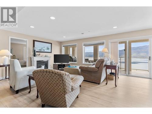 5227 Trepanier Bench Road, Peachland, BC - Indoor Photo Showing Living Room With Fireplace