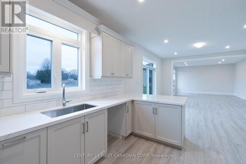 241 Leitch Street, Dutton/Dunwich (Dutton), ON - Indoor Photo Showing Kitchen