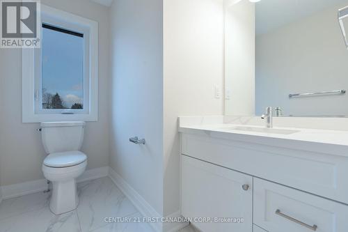 241 Leitch Street, Dutton/Dunwich (Dutton), ON - Indoor Photo Showing Bathroom