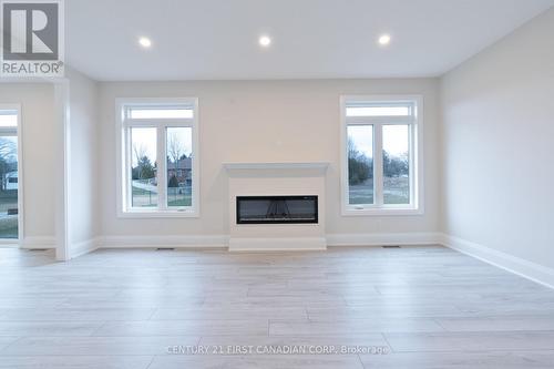 241 Leitch Street, Dutton/Dunwich (Dutton), ON - Indoor Photo Showing Living Room With Fireplace