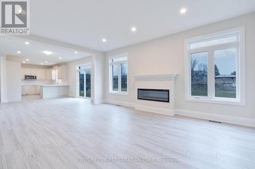 241 Leitch Street, Dutton/Dunwich (Dutton), ON - Indoor Photo Showing Living Room With Fireplace