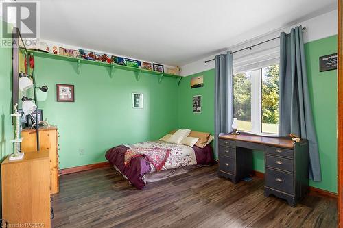 503047 Grey Road 12, West Grey, ON - Indoor Photo Showing Bedroom