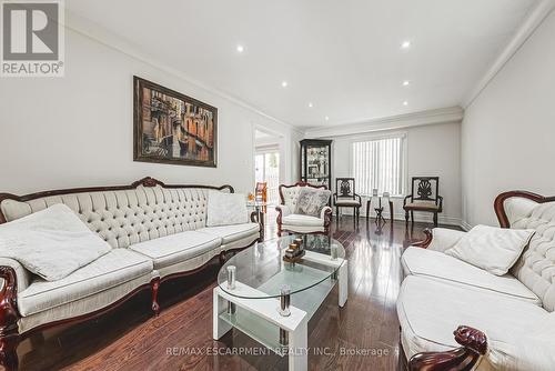 5008 Willowood Drive, Mississauga (Hurontario), ON - Indoor Photo Showing Living Room