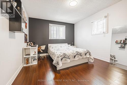 5008 Willowood Drive, Mississauga, ON - Indoor Photo Showing Bedroom