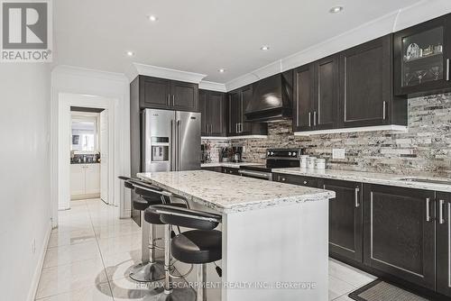 5008 Willowood Drive, Mississauga (Hurontario), ON - Indoor Photo Showing Kitchen With Upgraded Kitchen