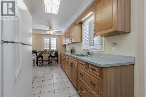 2090 Deer Run Avenue, Burlington, ON - Indoor Photo Showing Kitchen With Double Sink