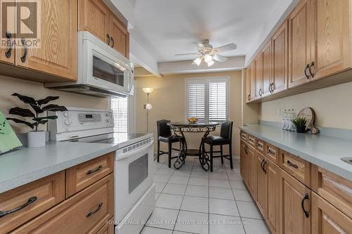 2090 Deer Run Avenue, Burlington, ON - Indoor Photo Showing Kitchen