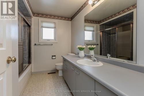 2090 Deer Run Avenue, Burlington, ON - Indoor Photo Showing Bathroom