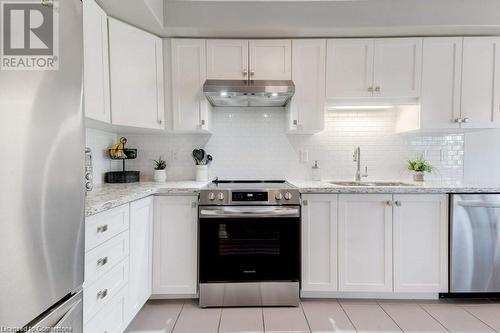 171 Westbank Trail, Stoney Creek, ON - Indoor Photo Showing Kitchen With Upgraded Kitchen