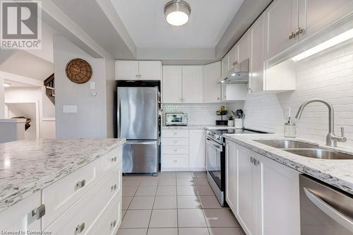 171 Westbank Trail, Stoney Creek, ON - Indoor Photo Showing Kitchen With Double Sink With Upgraded Kitchen