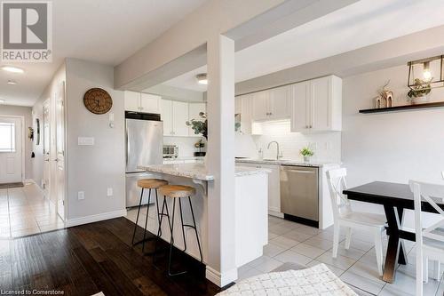 171 Westbank Trail, Stoney Creek, ON - Indoor Photo Showing Kitchen