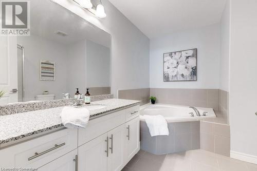 171 Westbank Trail, Stoney Creek, ON - Indoor Photo Showing Bathroom