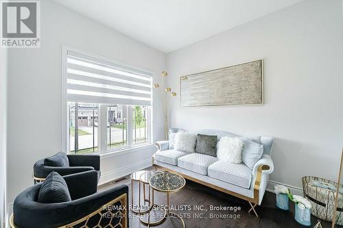 56 Arthur Griffin Crescent, Caledon, ON - Indoor Photo Showing Living Room