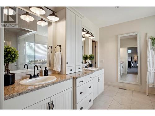 369 Farron Court, Kelowna, BC - Indoor Photo Showing Bathroom