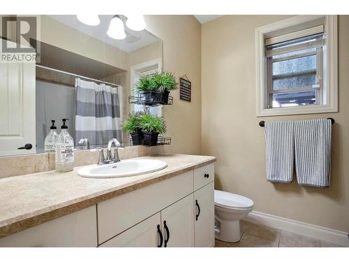 369 Farron Court, Kelowna, BC - Indoor Photo Showing Bathroom