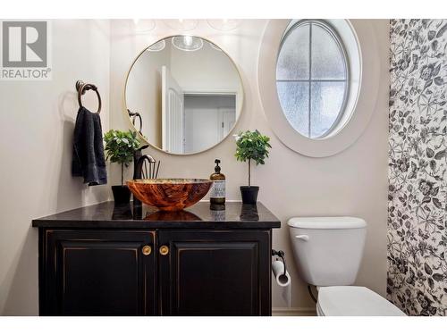 369 Farron Court, Kelowna, BC - Indoor Photo Showing Bathroom