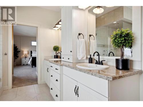 369 Farron Court, Kelowna, BC - Indoor Photo Showing Bathroom