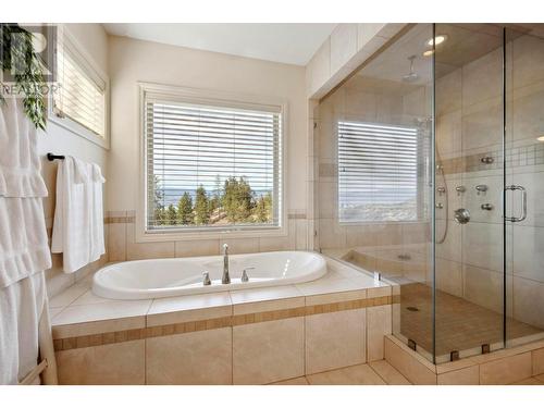 369 Farron Court, Kelowna, BC - Indoor Photo Showing Bathroom