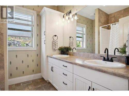 369 Farron Court, Kelowna, BC - Indoor Photo Showing Bathroom