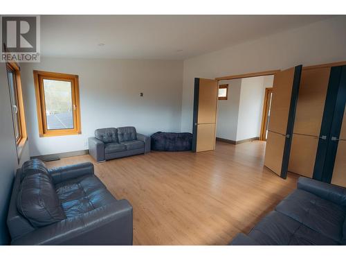 2465 Coalchute Road, Grand Forks, BC - Indoor Photo Showing Living Room