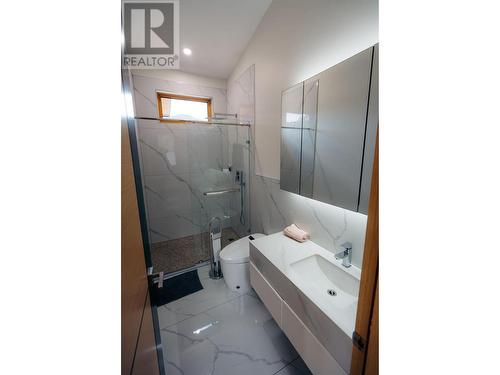 2465 Coalchute Road, Grand Forks, BC - Indoor Photo Showing Bathroom