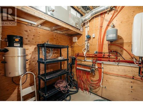 2465 Coalchute Road, Grand Forks, BC - Indoor Photo Showing Basement