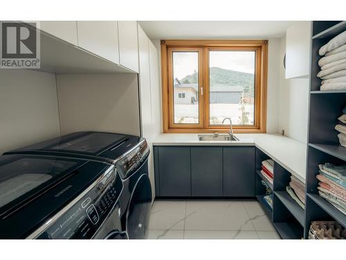 2465 Coalchute Road, Grand Forks, BC - Indoor Photo Showing Laundry Room