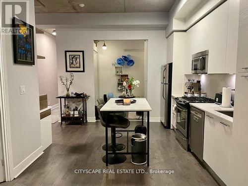 207 - 399 Adelaide Street, Toronto, ON - Indoor Photo Showing Kitchen With Upgraded Kitchen