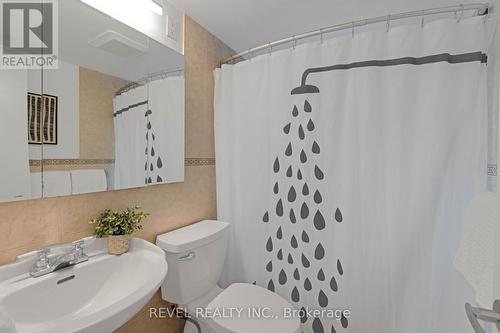 1508 Pharmacy Avenue, Toronto, ON - Indoor Photo Showing Bathroom