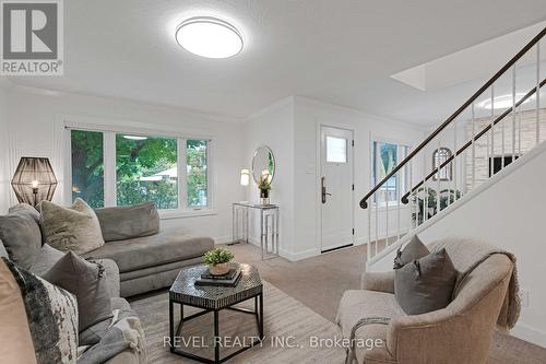 1508 Pharmacy Avenue, Toronto, ON - Indoor Photo Showing Living Room