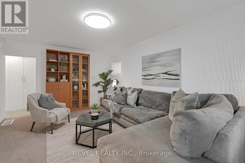 1508 Pharmacy Avenue, Toronto, ON - Indoor Photo Showing Living Room