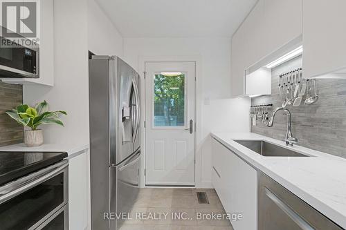 1508 Pharmacy Avenue, Toronto, ON - Indoor Photo Showing Kitchen With Upgraded Kitchen