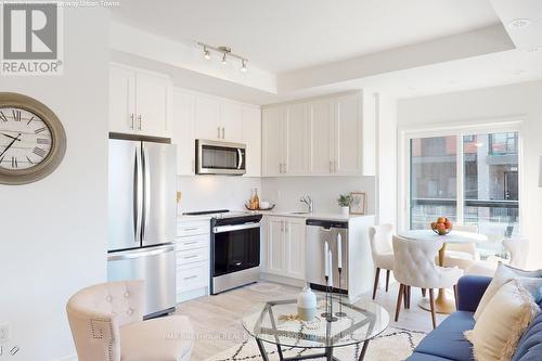 2 - 11 Lytham Green Circle, Newmarket, ON - Indoor Photo Showing Kitchen With Stainless Steel Kitchen