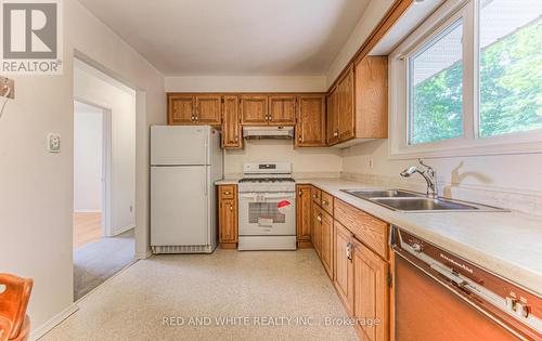 600 Glendene Crescent, Waterloo, ON - Indoor Photo Showing Kitchen With Double Sink