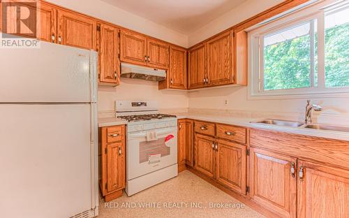 600 Glendene Crescent, Waterloo, ON - Indoor Photo Showing Kitchen With Double Sink