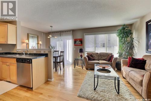 14 2751 Windsor Park Road, Regina, SK - Indoor Photo Showing Living Room