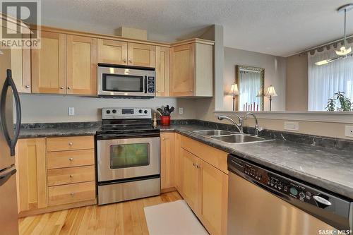 14 2751 Windsor Park Road, Regina, SK - Indoor Photo Showing Kitchen With Double Sink