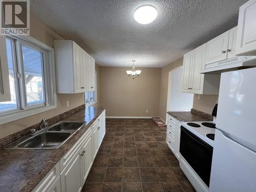 3904 E 53 Avenue, Fort Nelson, BC - Indoor Photo Showing Kitchen With Double Sink