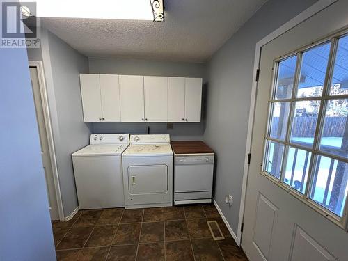 3904 E 53 Avenue, Fort Nelson, BC - Indoor Photo Showing Laundry Room