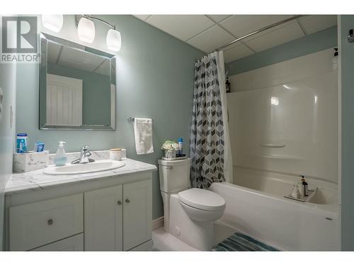 2451 Lisgar Crescent, Prince George, BC - Indoor Photo Showing Bathroom