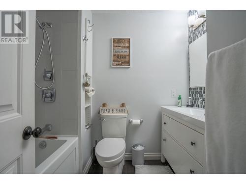 2451 Lisgar Crescent, Prince George, BC - Indoor Photo Showing Bathroom