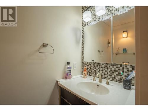 2451 Lisgar Crescent, Prince George, BC - Indoor Photo Showing Bathroom