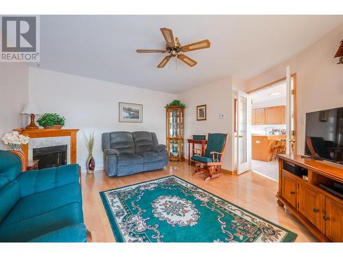 2235 Baskin Street Unit# 101, Penticton, BC - Indoor Photo Showing Living Room