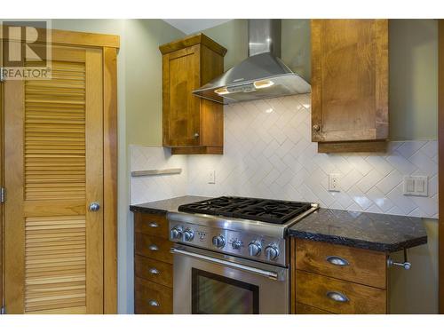 2706 Bath Street, Kelowna, BC - Indoor Photo Showing Kitchen