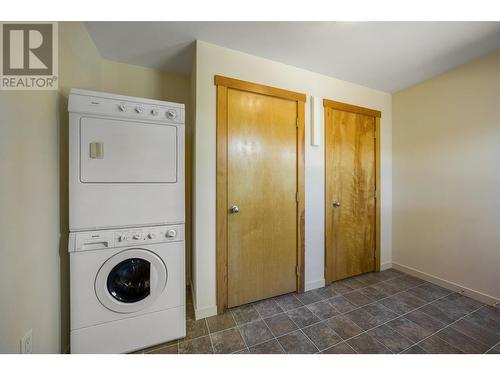 Laundry Room off Kitchen - 2706 Bath Street, Kelowna, BC - Indoor Photo Showing Laundry Room